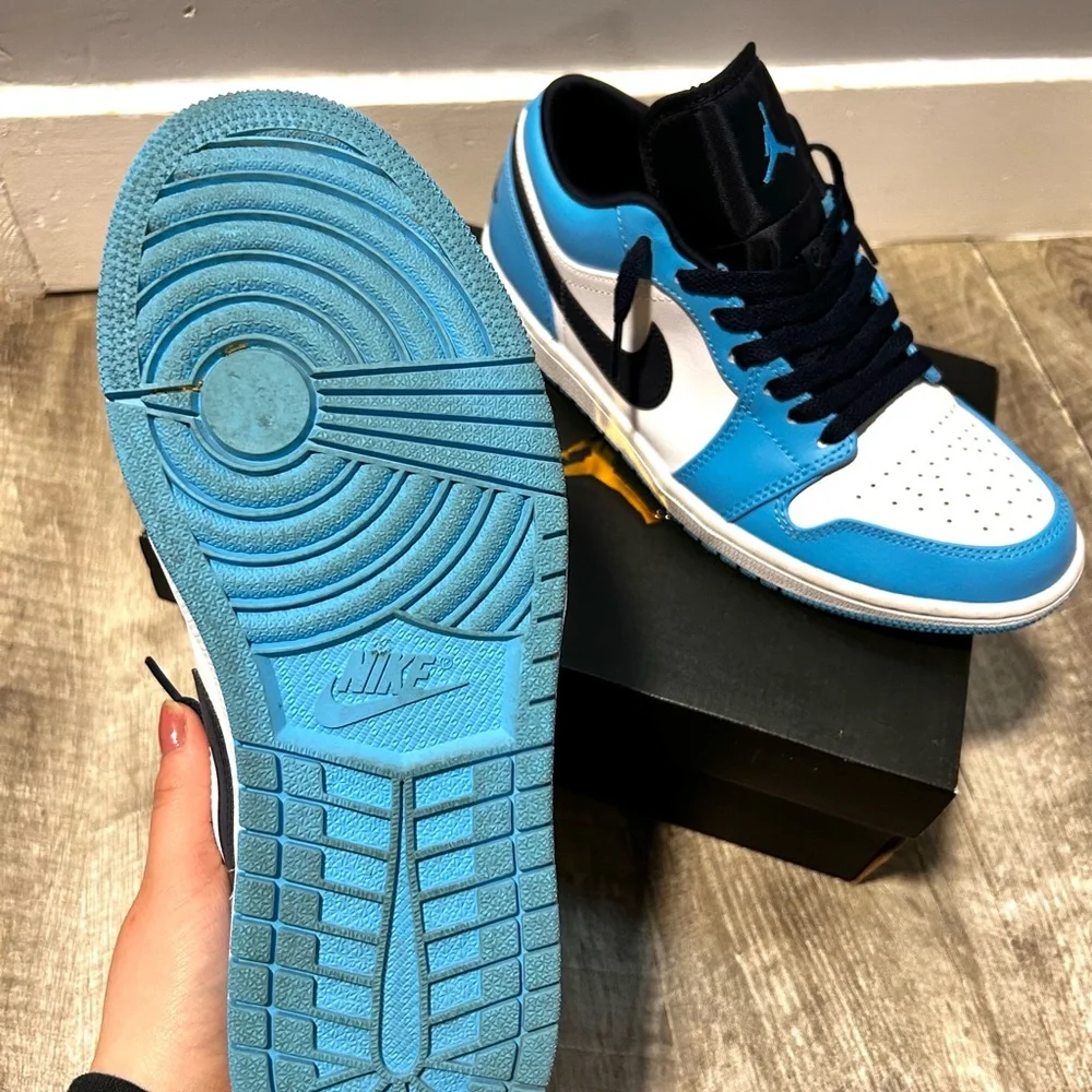 AIR JORDAN 1 LOWS - Picture 2 of 3